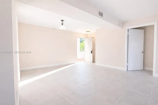 $2,100 | 731 North Pine Island Road, Unit 206, Plantation, FL 33324