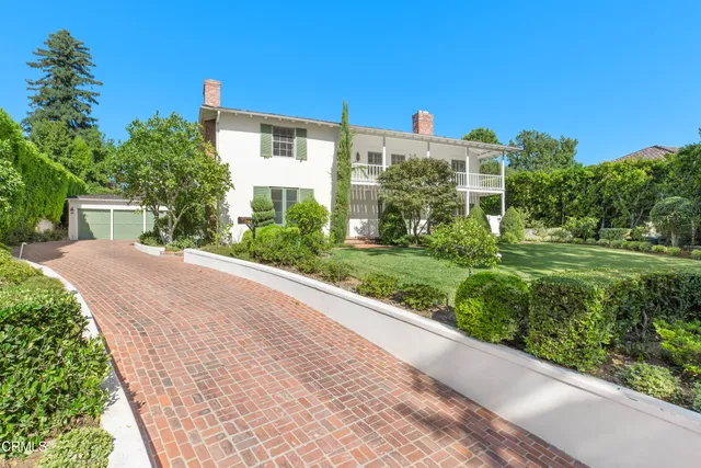 a view of a backyard with furniture