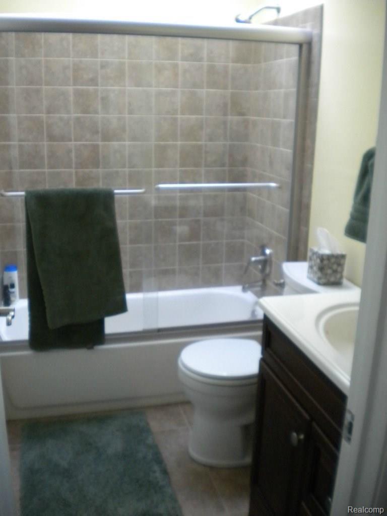 5984 Coppersmith Road Waterford, MI 48327 - Photo 18 of 23 DSCN3702.jpg