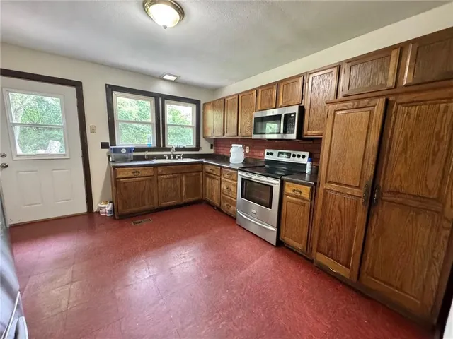 $375,000 | 169 Southwest 800th Road, Warrensburg, MO 64093