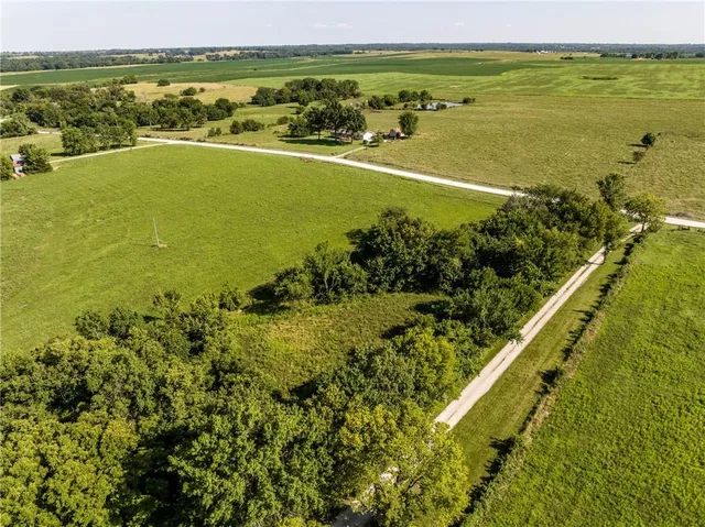 $375,000 | 169 Southwest 800th Road, Warrensburg, MO 64093