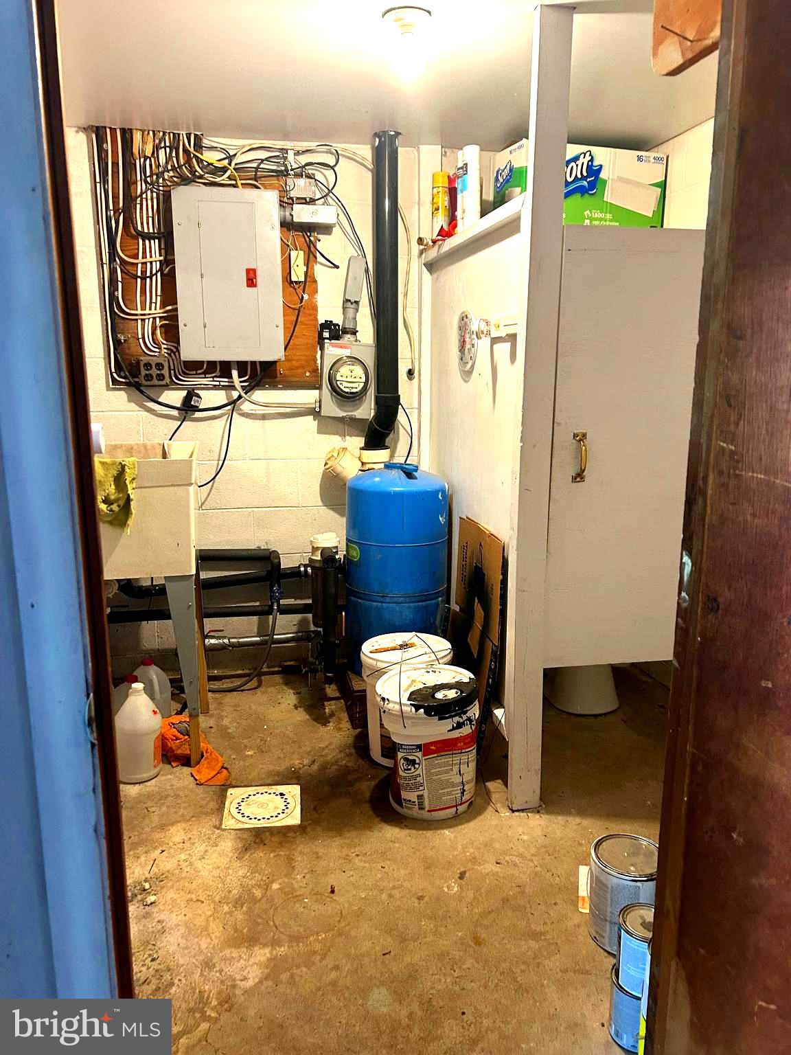 5509 Hoppenville Road Green Lane, PA 18054 - Photo 50 of 70 Half bath in garage