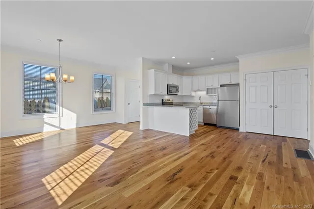 $2,200 | 73 West Main Street, Unit 2, Clinton, CT 06413