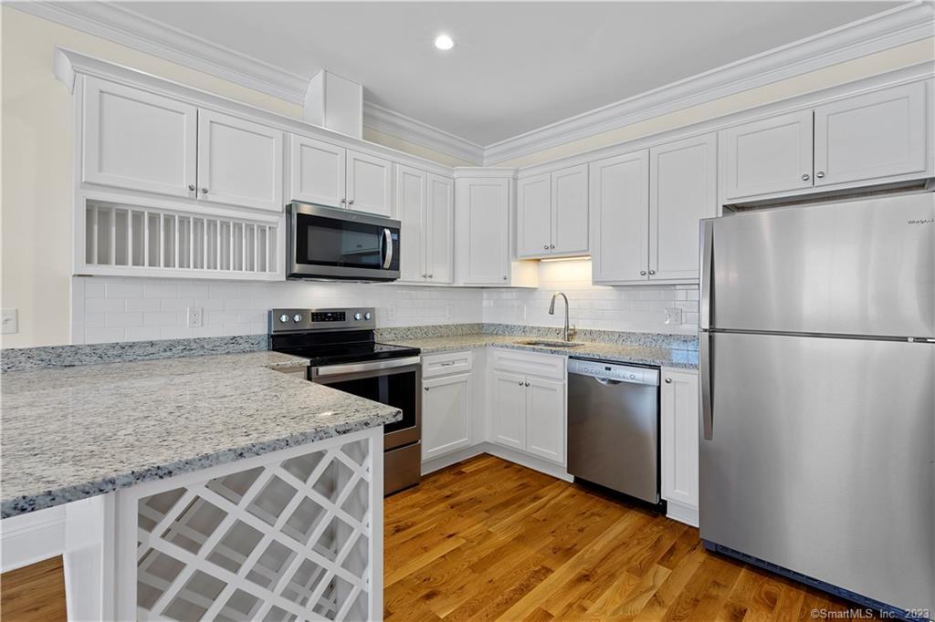 73 West Main Street, Unit 2 Clinton, CT 06413 - Photo 4 of 18