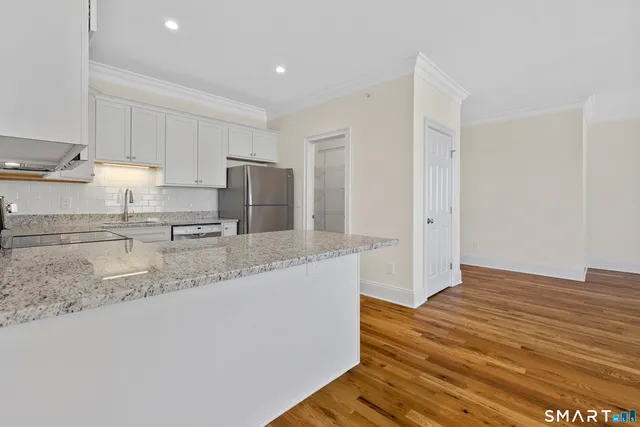 $2,200 | 73 West Main Street, Unit 2, Clinton, CT 06413