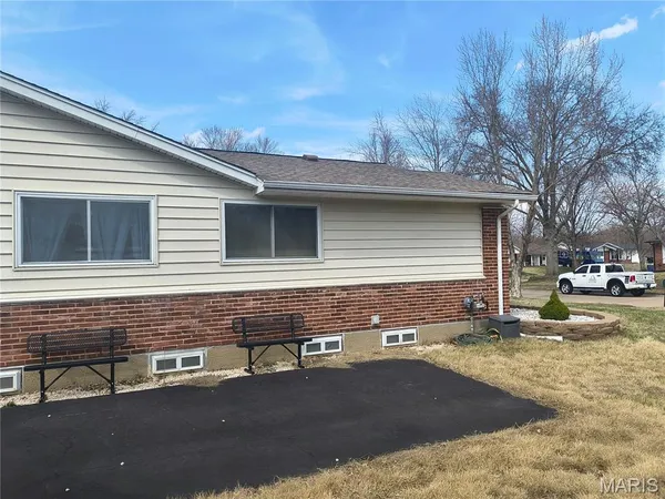 $189,900 | 2703 Aberdeen Drive, Florissant, MO 63033