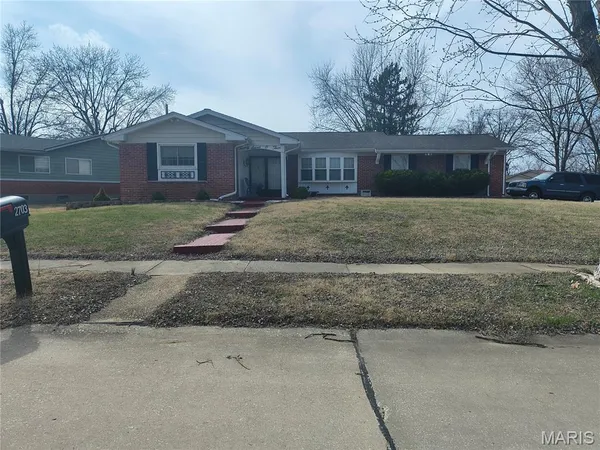 $189,900 | 2703 Aberdeen Drive, Florissant, MO 63033