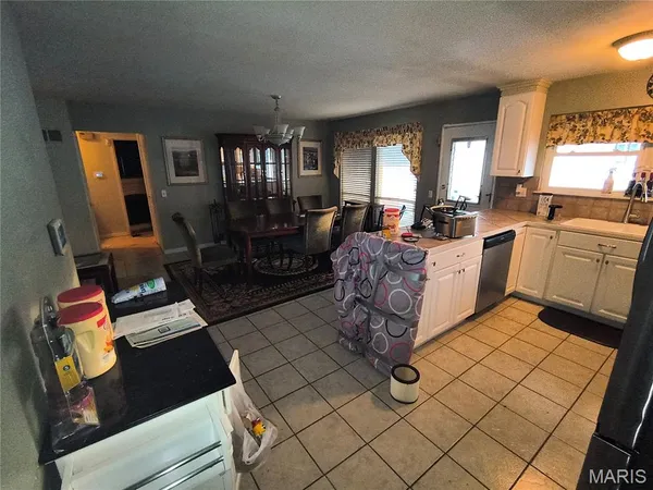 $189,900 | 2703 Aberdeen Drive, Florissant, MO 63033