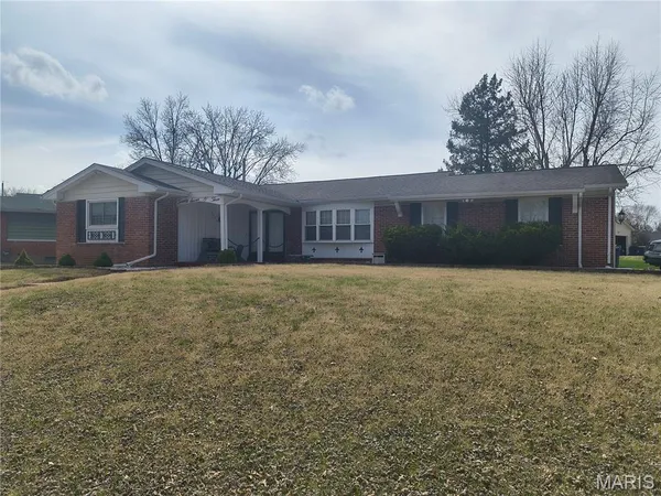 $189,900 | 2703 Aberdeen Drive, Florissant, MO 63033