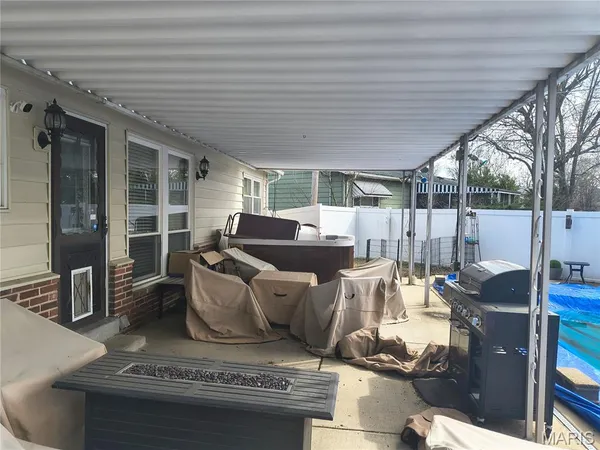 $189,900 | 2703 Aberdeen Drive, Florissant, MO 63033