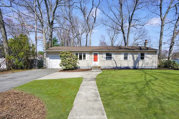 $319,900 | 70 Quentin Road, Springfield, MA 01129