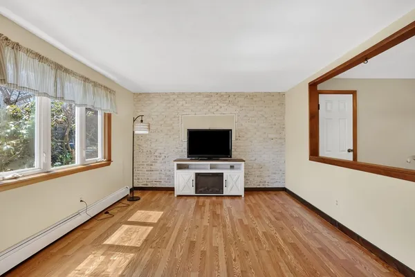 $319,900 | 70 Quentin Road, Springfield, MA 01129