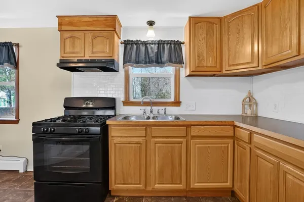 $319,900 | 70 Quentin Road, Springfield, MA 01129