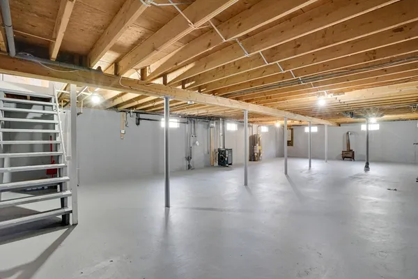 $319,900 | 70 Quentin Road, Springfield, MA 01129