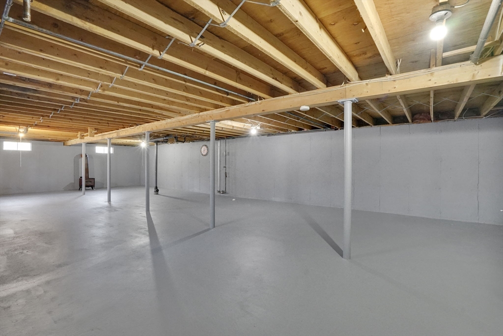 70 Quentin Road Springfield, MA 01129 - Photo 29 of 42