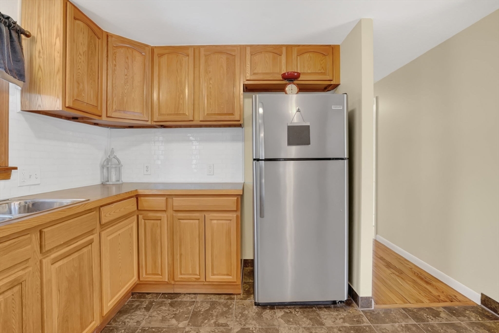 70 Quentin Road Springfield, MA 01129 - Photo 3 of 42