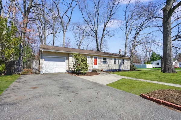 $319,900 | 70 Quentin Road, Springfield, MA 01129