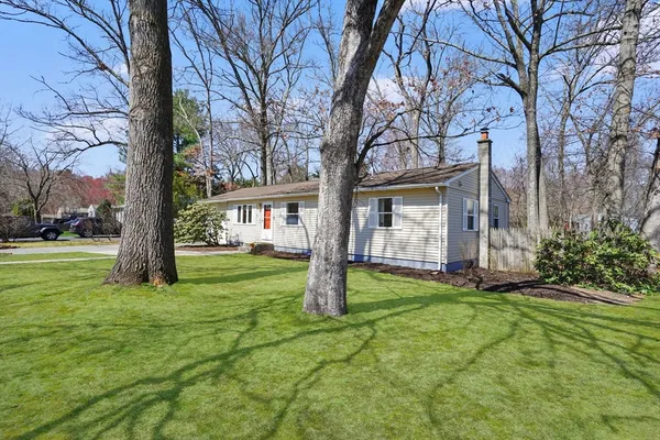 $319,900 | 70 Quentin Road, Springfield, MA 01129