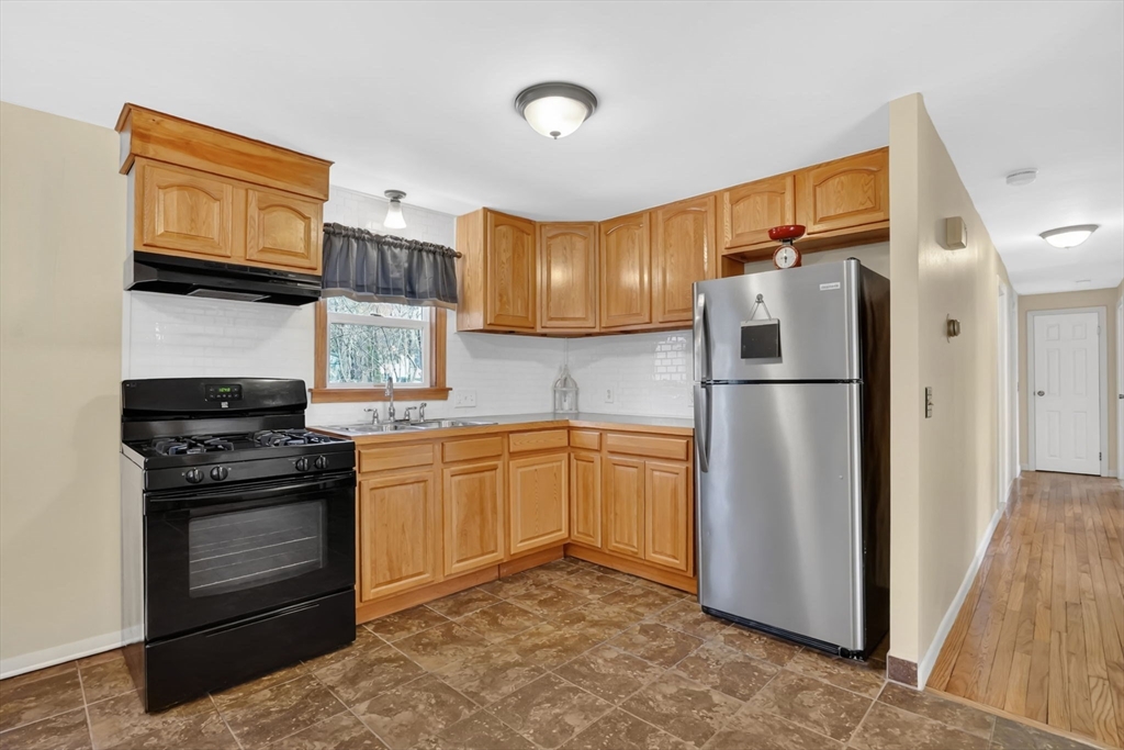 70 Quentin Road Springfield, MA 01129 - Photo 4 of 42