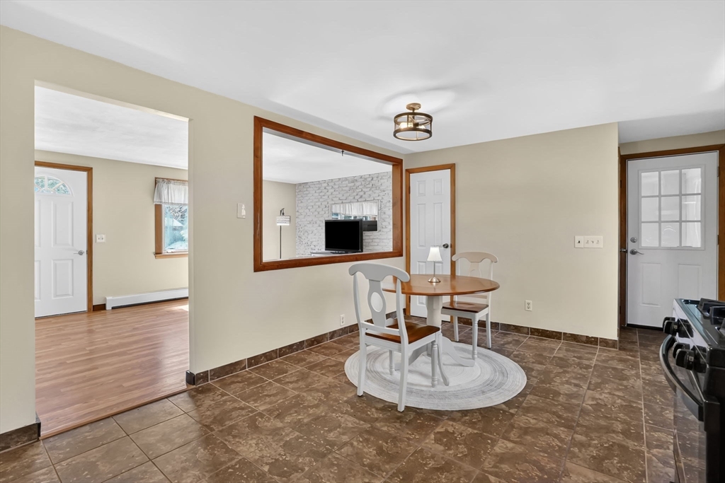 70 Quentin Road Springfield, MA 01129 - Photo 8 of 42