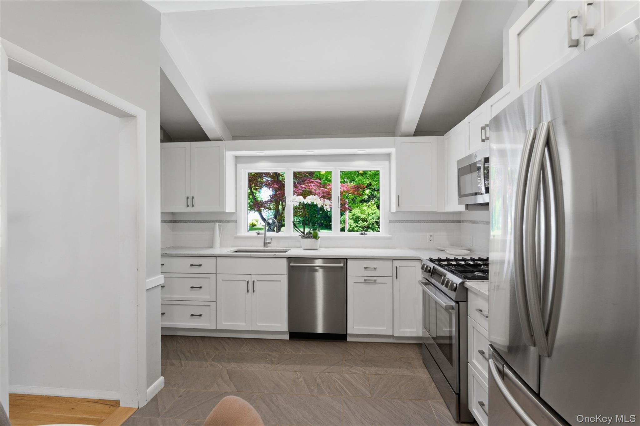 67 Old Country Road New Rochelle, NY 10804 - Photo 7 of 33