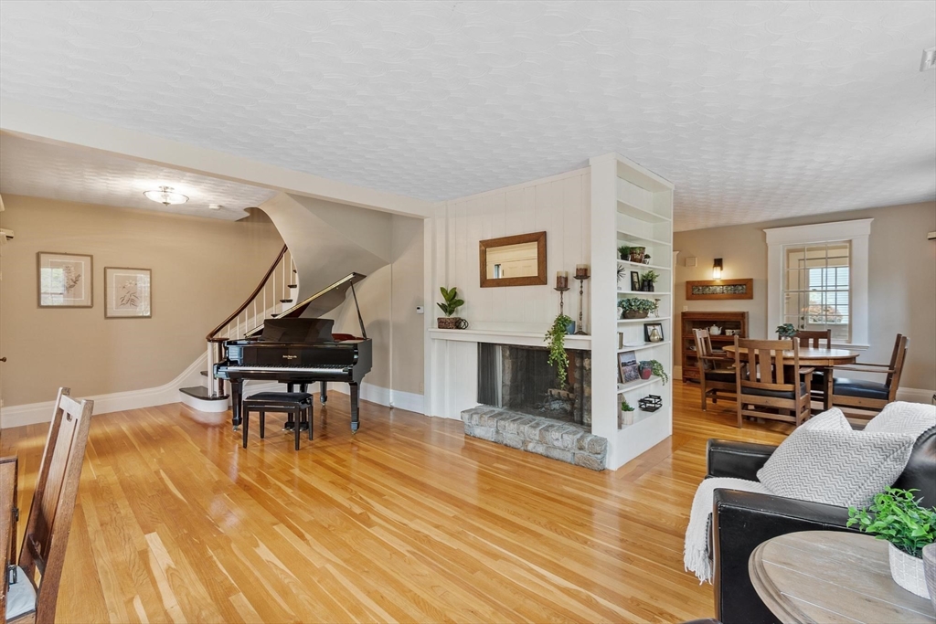 77 Centre Street Danvers, MA 01923 - Photo 4 of 41