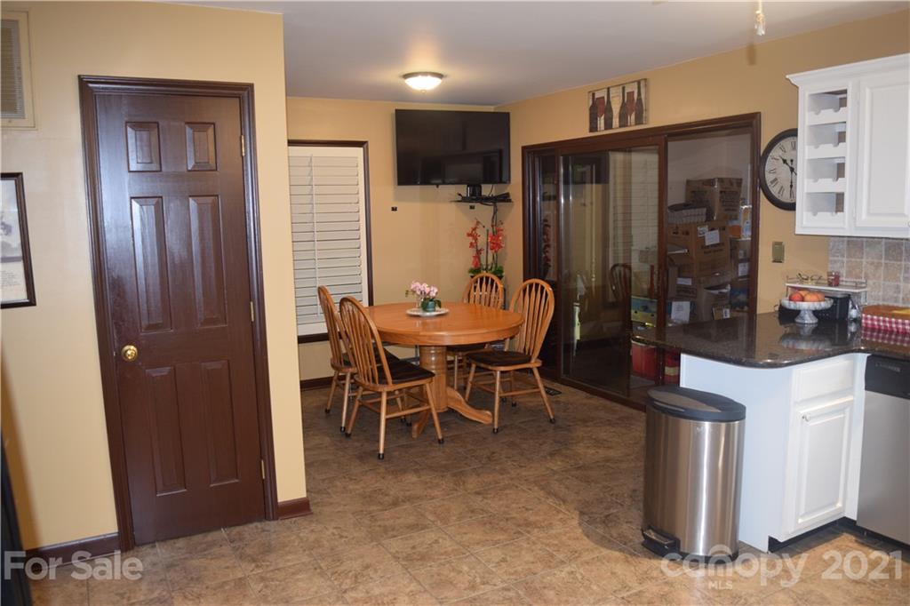 18 Shipmaster Court Lake Wylie, SC 29710 - Photo 11 of 34 a view of a dining room with furniture