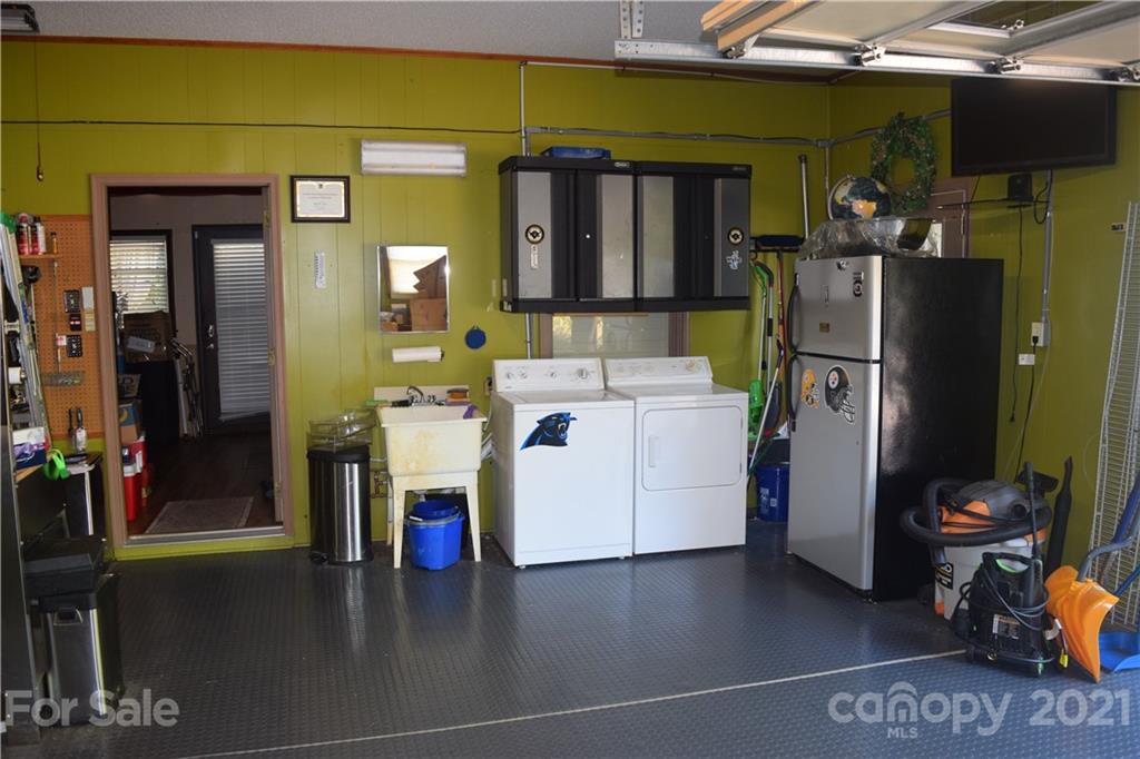 18 Shipmaster Court Lake Wylie, SC 29710 - Photo 27 of 34 a utility room with dryer and washer