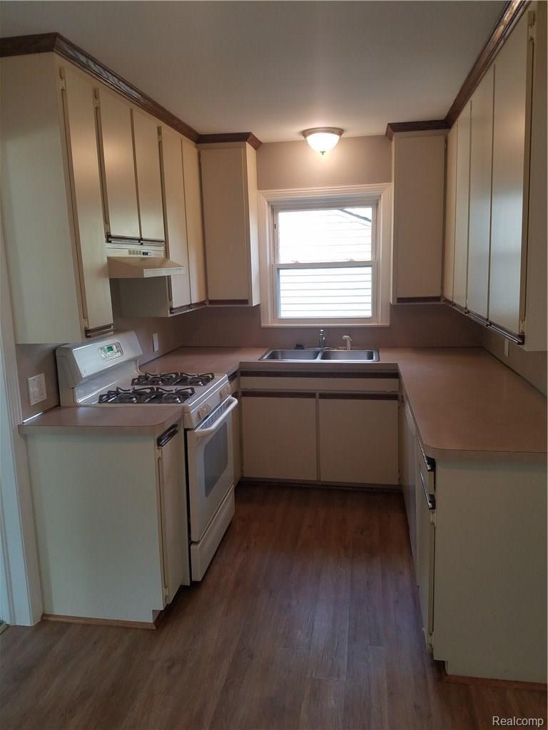 2180 Hampton Road Grosse Pointe, MI 48236 - Photo 17 of 37 20171019_113345.jpg