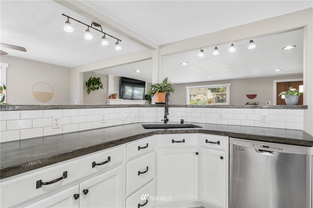 3235 Laurel Road Longview, WA 98632 - Photo 10 of 38 Gallery Image 10