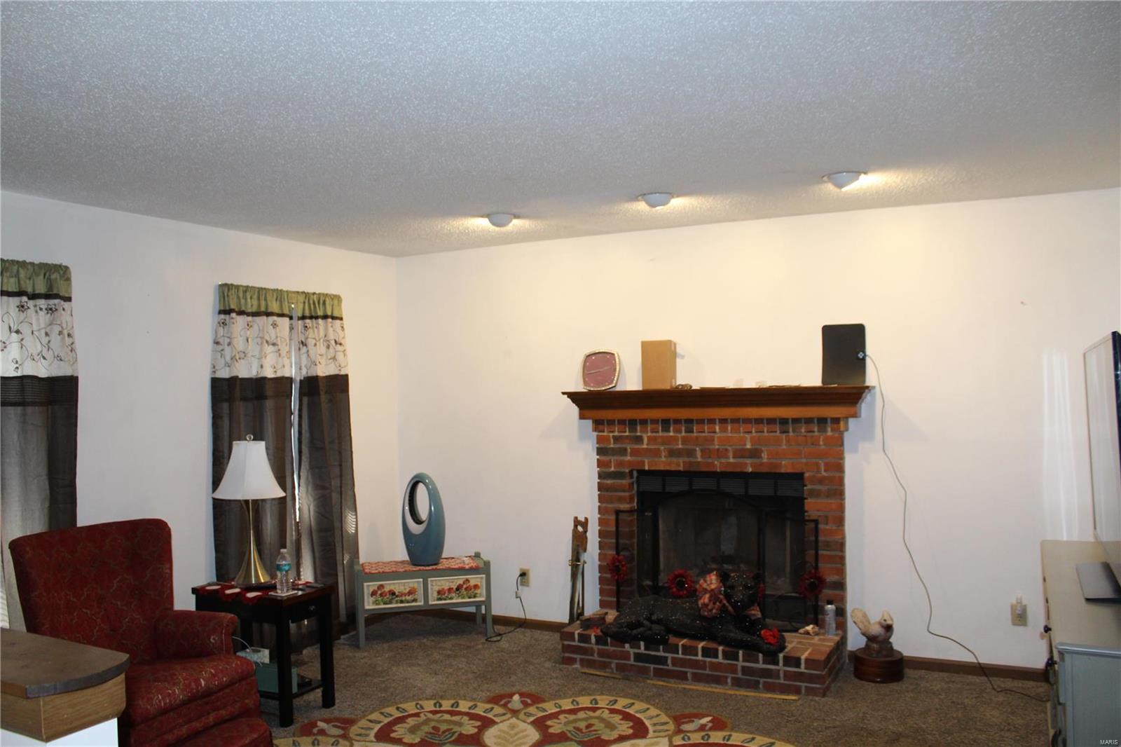 2276 Ashby Road St. Louis, MO 63114 - Photo 4 of 16 Gallery Image 4