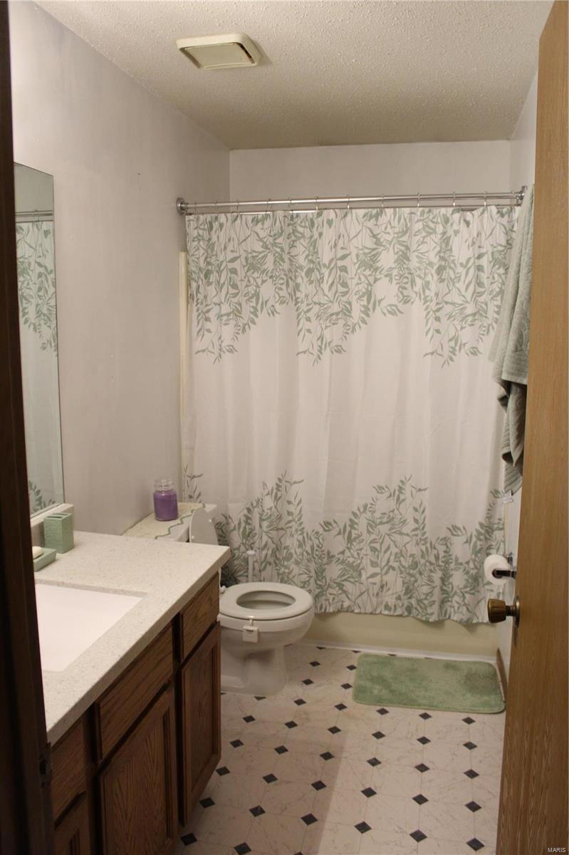 2276 Ashby Road St. Louis, MO 63114 - Photo 5 of 16 Gallery Image 5