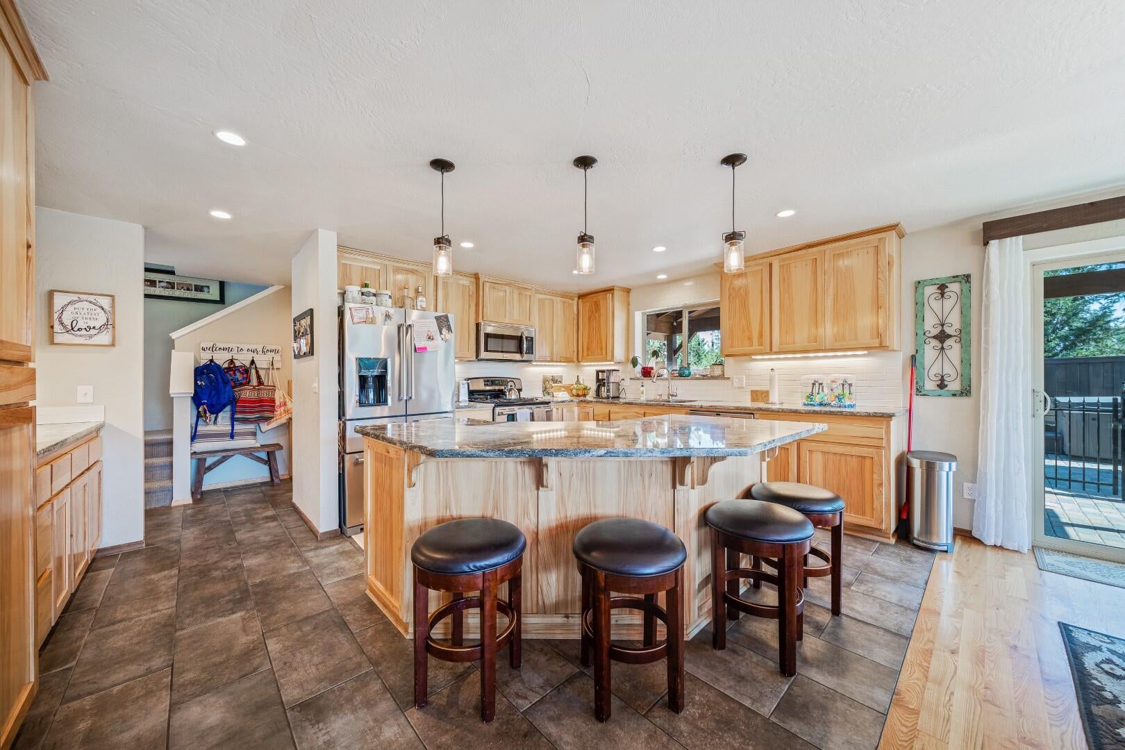 2221 Houston Road Phoenix, OR 97535 - Photo 14 of 49 14