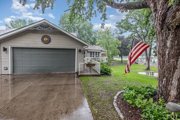 $359,900 | 706 Pershing Avenue North, New Prague, MN 56071