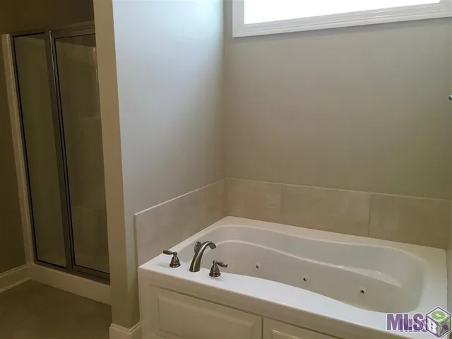 $2,300 | 3143 Cypress View Lane, Baton Rouge, LA 70810