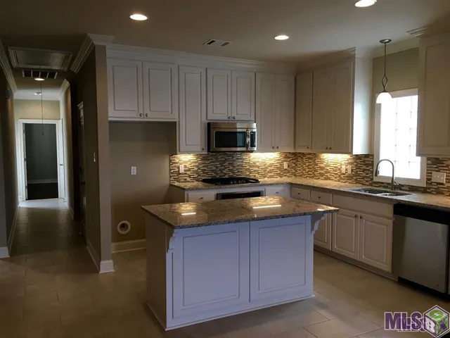 $2,300 | 3143 Cypress View Lane, Baton Rouge, LA 70810