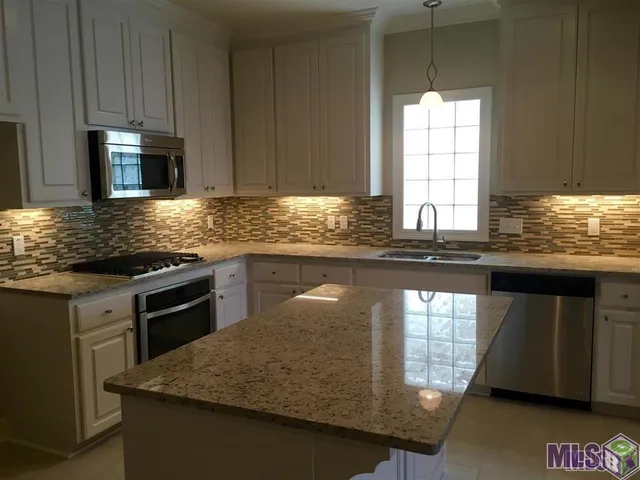 $2,300 | 3143 Cypress View Lane, Baton Rouge, LA 70810