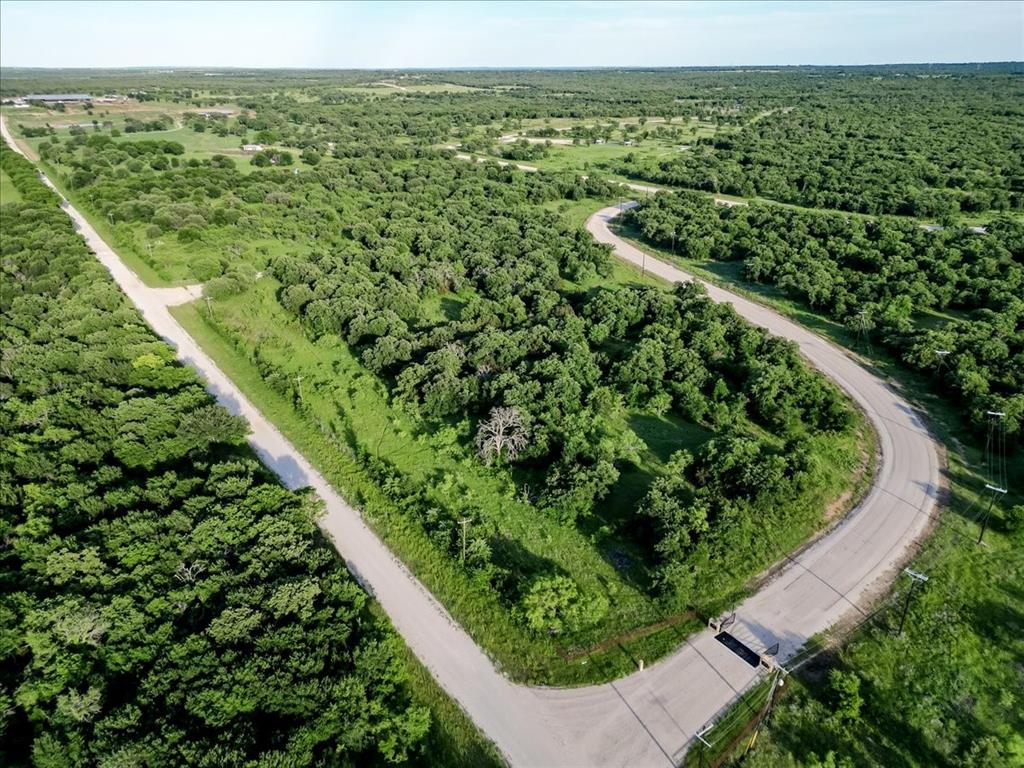 a view of a green field with lots of green space