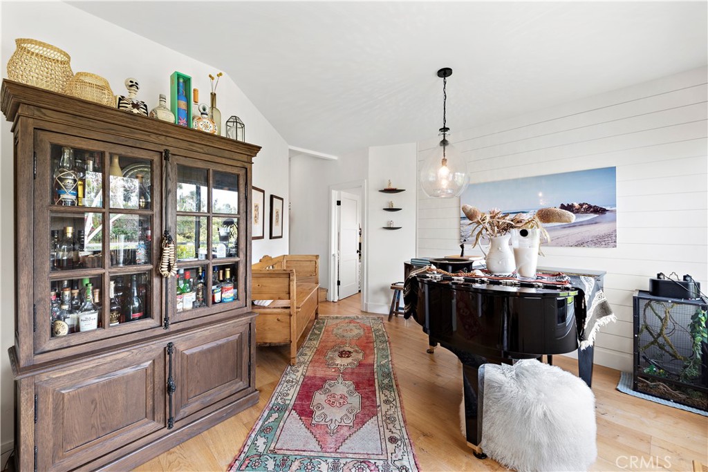 721 Browncroft Road Laguna Beach, CA 92651 - Photo 11 of 42 a living room with furniture and a window