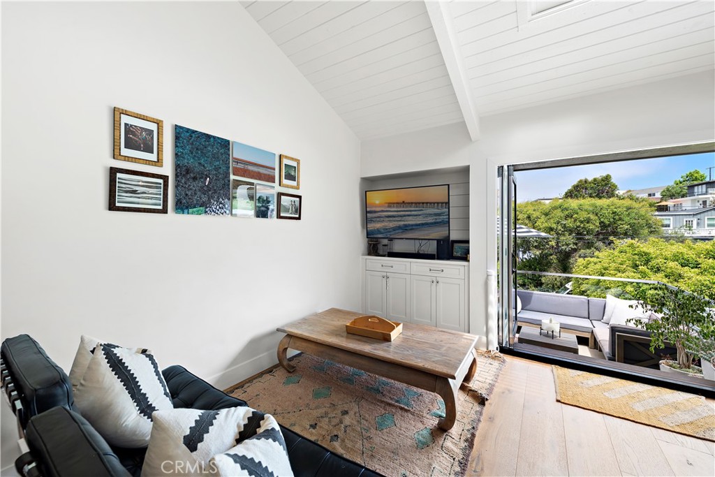 721 Browncroft Road Laguna Beach, CA 92651 - Photo 16 of 42 a living room with furniture and a flat screen tv