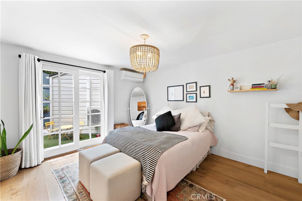 721 Browncroft Road Laguna Beach, CA 92651 - Photo 23 of 42 a bedroom with a bed and a window
