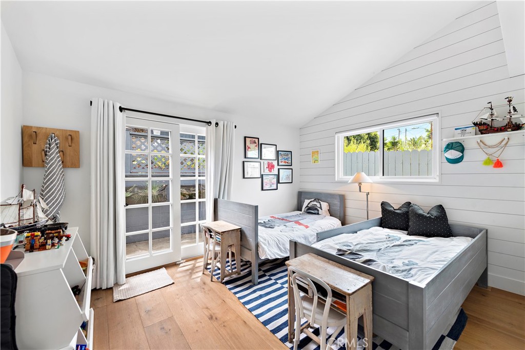 721 Browncroft Road Laguna Beach, CA 92651 - Photo 29 of 42 a living room with furniture and a floor to ceiling window