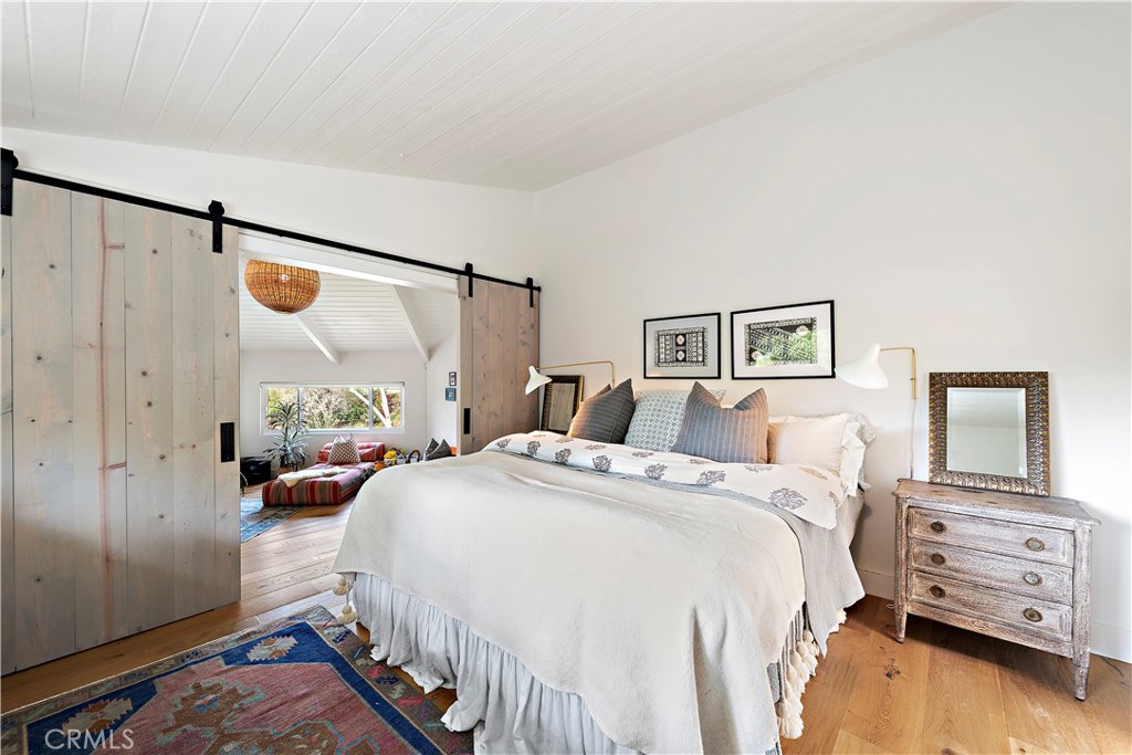 721 Browncroft Road Laguna Beach, CA 92651 - Photo 30 of 42 a bedroom with a bed and a dresser