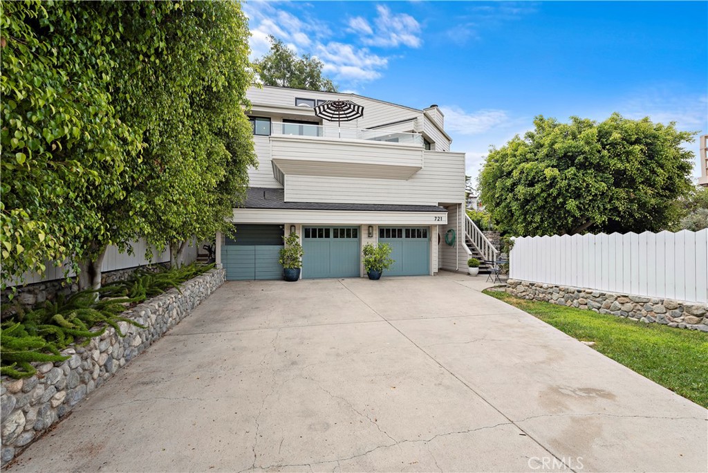 721 Browncroft Road Laguna Beach, CA 92651 - Photo 42 of 42 a view of a house with a yard