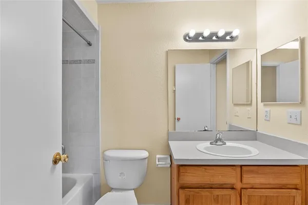 $1,600 | 37308 Embassy Park Court, Dade City, FL 33525