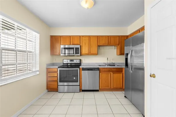 $1,600 | 37308 Embassy Park Court, Dade City, FL 33525