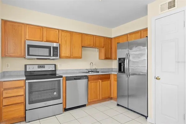 $1,600 | 37308 Embassy Park Court, Dade City, FL 33525