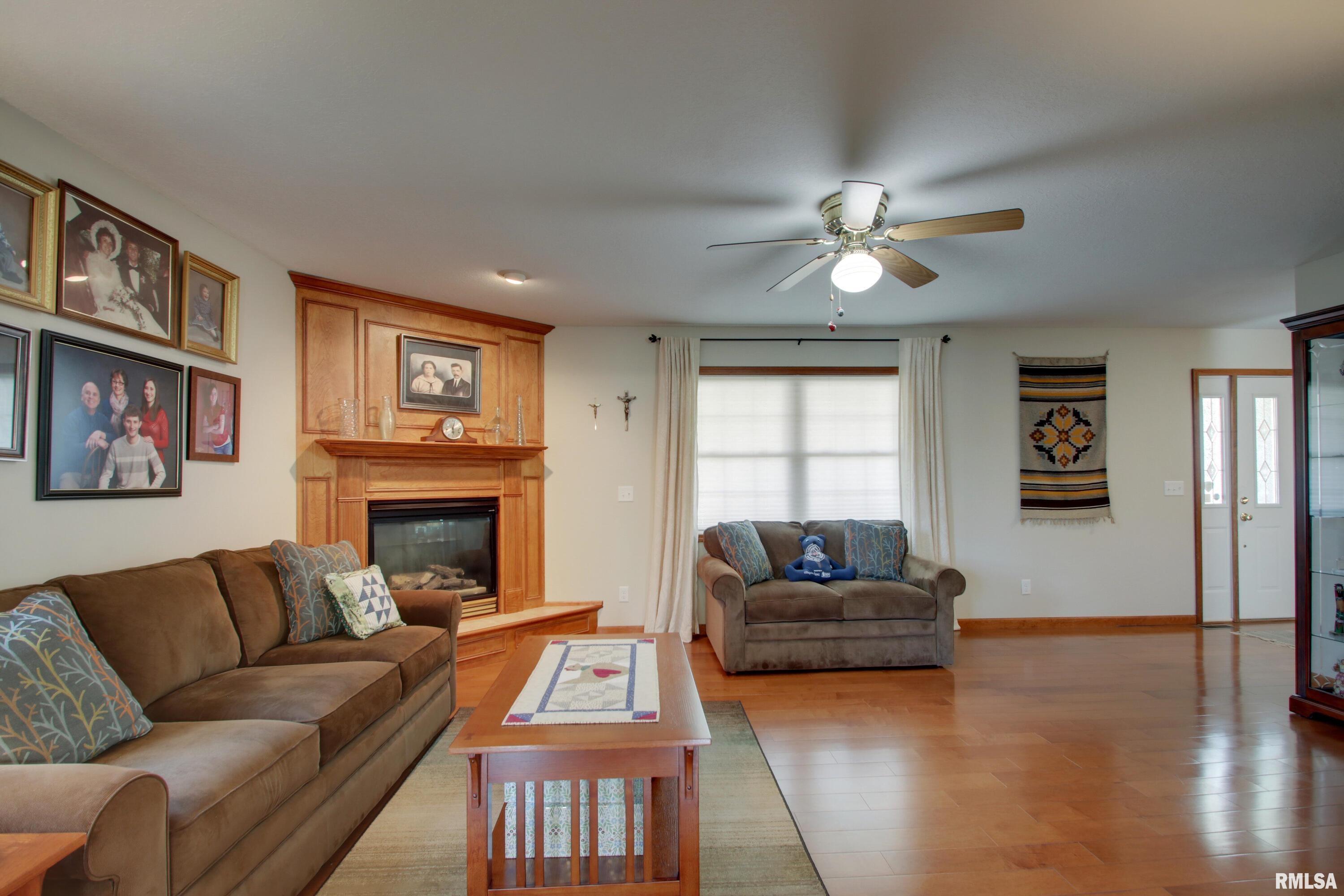 3204 Wynridge Road Quincy, IL 62305 - Photo 4 of 37 Gallery Image 4