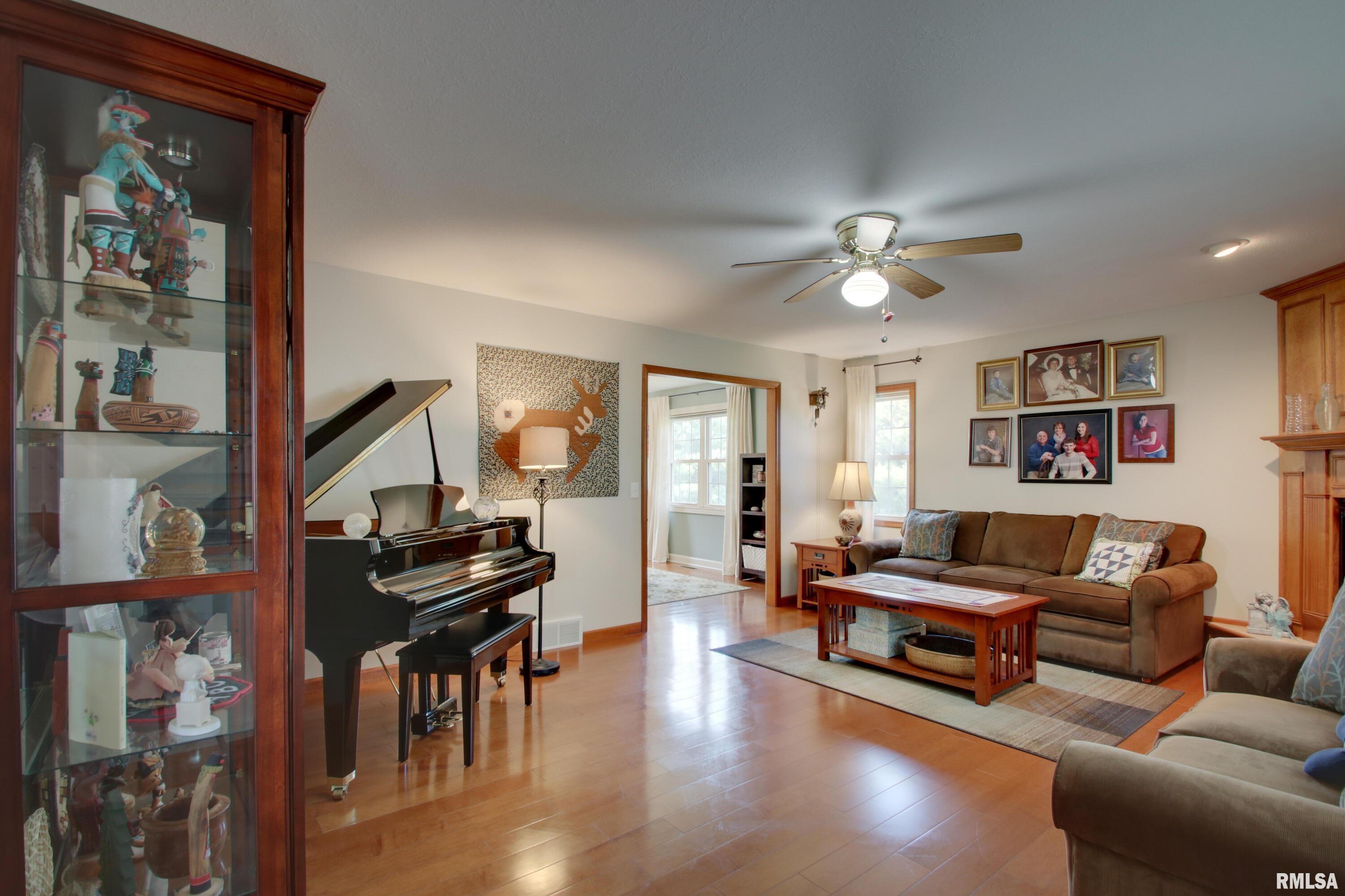 3204 Wynridge Road Quincy, IL 62305 - Photo 6 of 37 Gallery Image 6