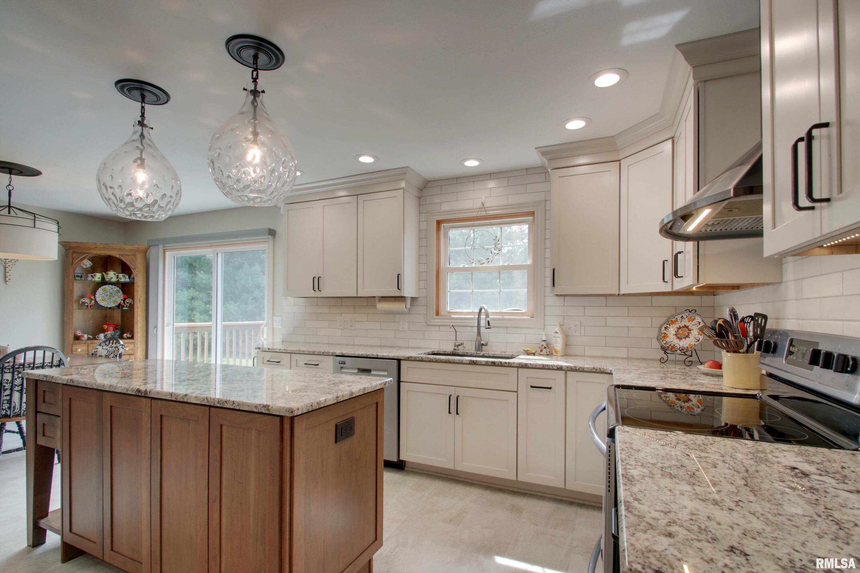 3204 Wynridge Road Quincy, IL 62305 - Photo 7 of 37 Gallery Image 7